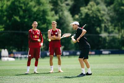 Dominic Thiem playing tennis with the RB Leipzig squad during a training session.