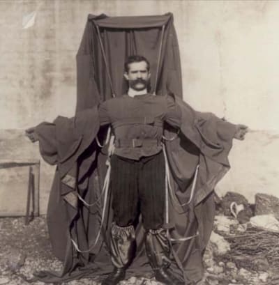 En 1912, el sastre austriaco Franz Reichelt trabajó incansablemente en el diseño de una prenda revolucionaria destinada a los aviadores: el traje de paracaídas.