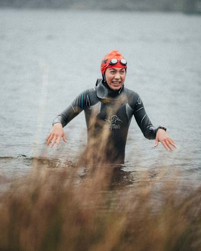7,7 kalde kilometer i Lake Padarn er fullført for Ronja Bjørnstad i The Brutal Extreme Double Triathlon. 