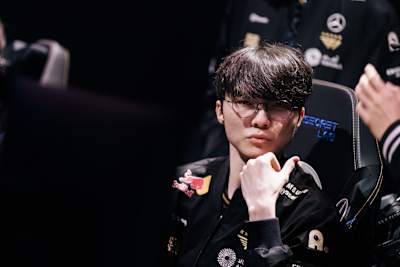 Faker von T1 ist auf der Bühne der League of Legends Worlds 2025 Finals am 08. November 2025 in Chengdu, China, zu sehen.