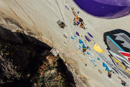 Domen Škofic na tekmovanju Red Bull Dual Ascent 2022