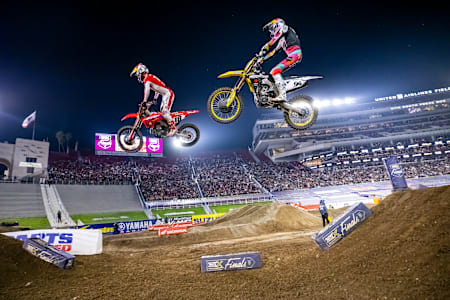 Jett Lawrence and Ken Roczen races at Round 3 at the Los Angeles Coliseum 