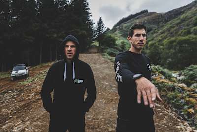 Dan Atherton, Gee Atherton on the Red Bull Hardline course