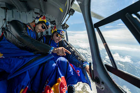 Primul zbor cu wingsuit-ul deasupra Transfăgărășanului