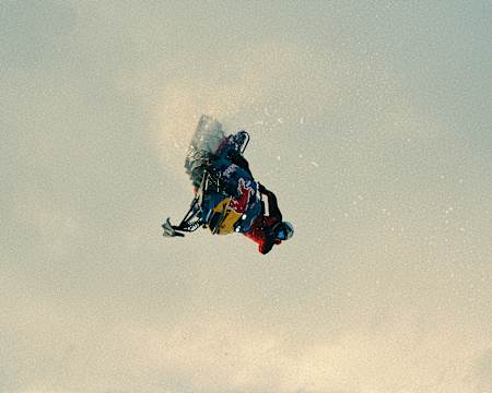 Andreas Bergmark gör världens första backcountry front flip på snöskoter under sin projektfilmning för The Big 5 i Riksgränsen, Sverige i juni 2023.