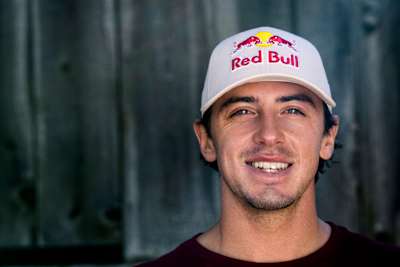 Mark McMorris pose pour un portrait au camp de performance Red Bull à Saas Fee, Suisse le 30 septembre, 2021.