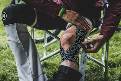 Gee Atherton prepping his body to ride the Red Bull Hardline 2022 course