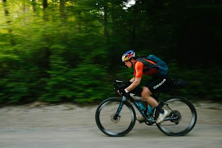 Rebecca Rusch auf ihrem Gravel-Bike auf der Arkansas High Country Route in den USA