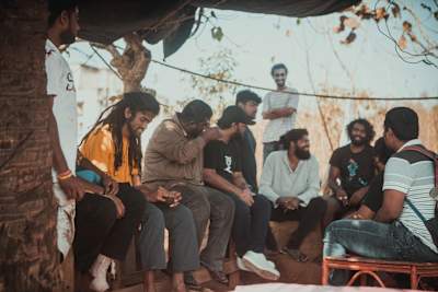 Swadesi at Tekdi where they would discuss music. They like it because of its secluded location behind slums.