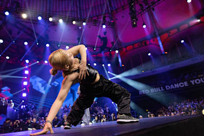 Waackxxxy dances on the world final stage