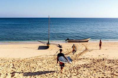 Saindo da pequena ilha de Madagascar para ilhas menores ainda