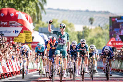 Wout Van Aert remporte la 7e étape, reliant Archidona à Cordoue, de la 79e édition de La Vuelta 2024.