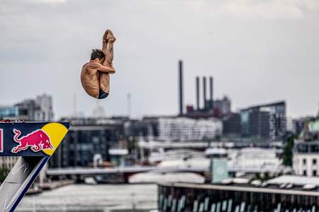 Retrouvez les meilleurs moments du Red Bull Cliff Diving 2022 à Copenhague.