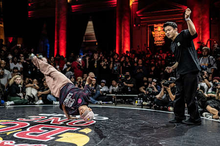 Lil Zoo (L) and Issin (R) during the Red Bull BC One Last Chance Cypher 