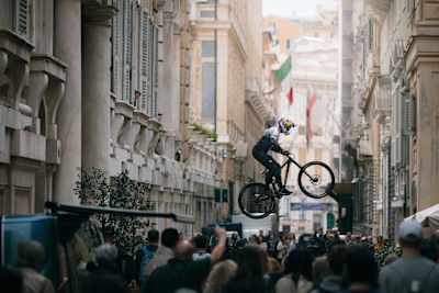 Genova è pronta ad accogliere una prima volta storica per l'Europa con il circuito di Urban Downhill più noto al mondo.