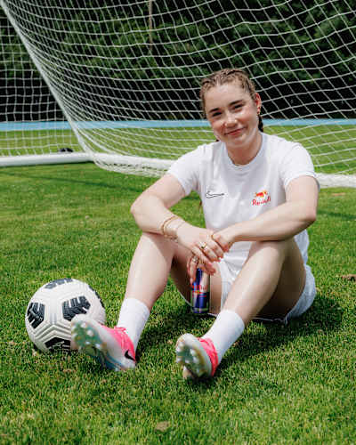 Olivia Moultrie drives forward for the Portland Thorns 