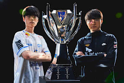 Deft and Faker pose with the Summoner's Cup at LoL Worlds in 2022