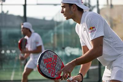 Ale Galán e Juan Lebrón mentre giocano a padel