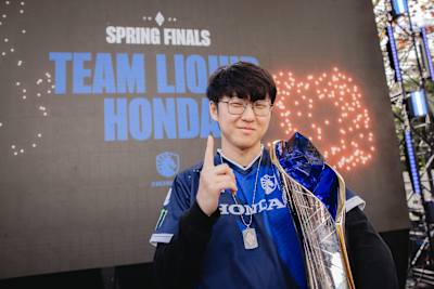 Le jeune prodige Sean 'Yeon' Sung, bot laner de Team Liquid, est l'un des joueurs à suivre lors du Mid Season Invitational 2024 sur League of Legends.