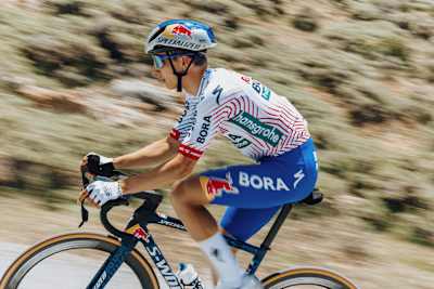 Florian Lipowitz, van de Red Bull - BORA - hansgrohe ploeg, traint in Sierra Nevada, Spanje op 29 mei 2025. 