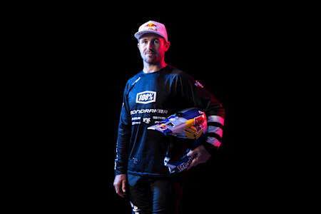 An image of Brook Macdonald in his 2020 MTB downhill racing gear.
