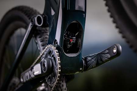 Zugang zum Hinterraddämpfer im neuen Scott Spark Contessa.