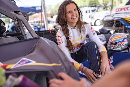 Cristina Gutierrez se prépare avant le Rallye de Sonora 2023 à Hermosillo, au Mexique.