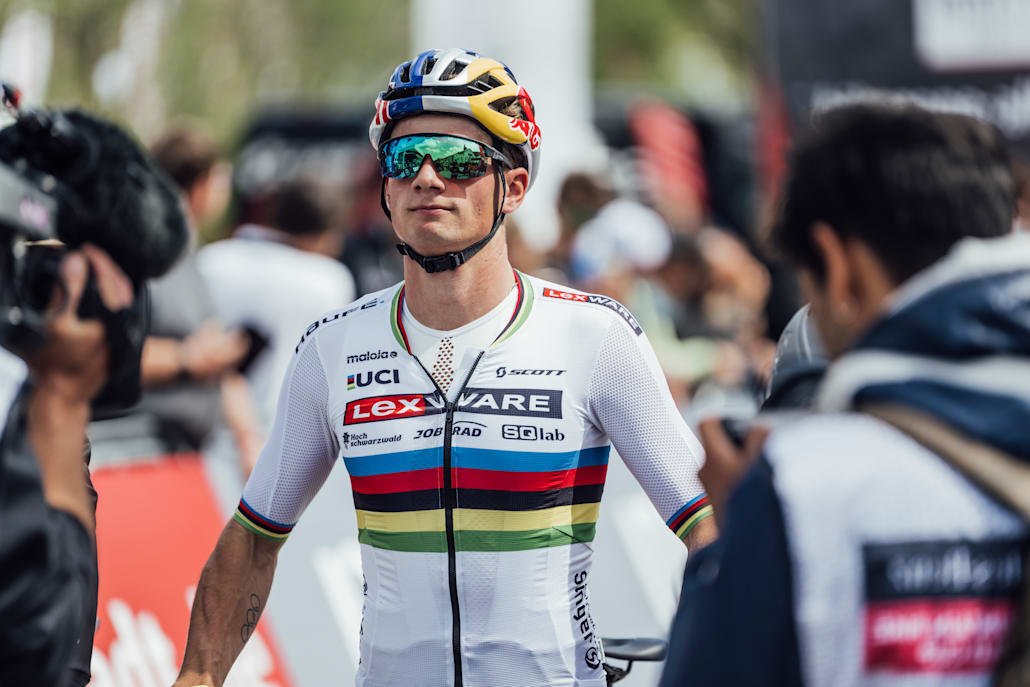 Martin Vidaurre como se ve antes de competir en la carrera de la Copa mundial sub-23 XCO 2022 en Albstadt, Alemania.