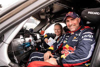 A photo of Stéphane Peterhansel and Andrea Peterhansel at the pitstop ahead of the third stage of the 2019 Abu Dhabi Desert Challenge.