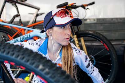 Yana Belomoina durante la Copa del Mundo UCI XC en Nové Město na Moravě, República Checa, el 26 de mayo de 2019.