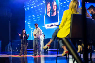 Ako jeden z 10 najlepších tímov vo svetovom finále súťaže Red Bull Basement predstavili Liliana Silva a Vasco Pires z Portugalska 3. júna 2026 v San Franciscu v USA svoj nápad s názvom Lumination.