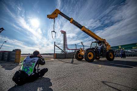 Vladimir Rys tekemässä taidetta