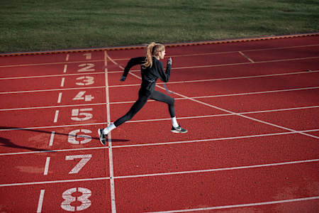 Konstanze Klosterhalfen actúa durante una sesión fotográfica en Leipzig, Alemania, el 31 de diciembre de 2020.