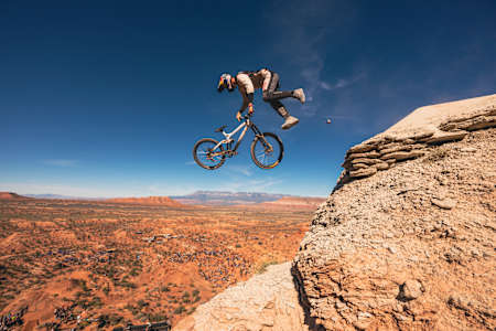Emil Johansson am 13. Oktober 2023 bei der Red Bull Rampage in Virgin, Utah, USA. 