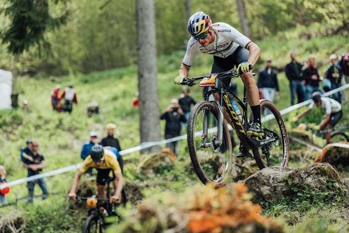 Martin Vidaurre se presenta en la Copa mundial Sub-23 UCI XCO 2022 en Albstadt, Alemania.