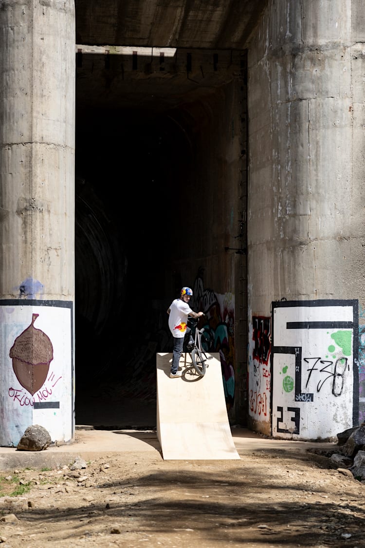 Το Full Loop project του Red Bull αθλητή Γιώργου Νταβουτιάν, στα Τρίκαλα, στον Δήμο Πύλης