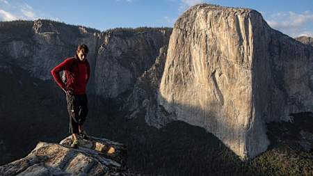 エル・キャピタンをバックに佇むオノルド