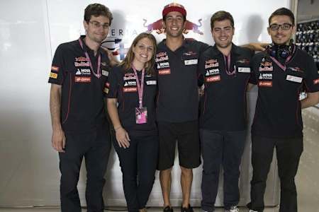 I 4 stagisti con Daniel Ricciardo