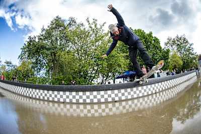 Torey Pudwill en el Red Bull Drop In Tour 2022 en Colonia, Alemania