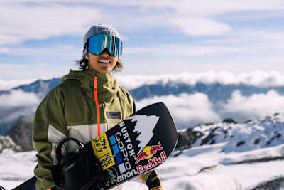 Takeru Otsuka pose pour un portrait au camp de performance Red Bull à Saas-Fee, en Suisse le 28 septembre, 2021.
