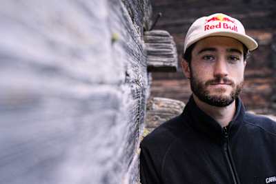 Noah Bowman pose pour un portrait au camp de performance Red Bull à Saas Fee, Suisse le 29 Septembre, 2021.