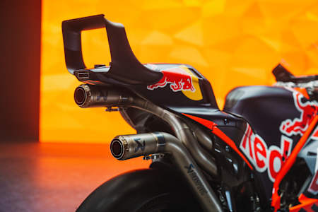 Long exhaust and aerodynamic rear wing