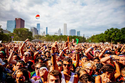 6 avqust 2017-ci il tarixində ABŞ-ın İllinoys ştatının Çikaqo şəhərində keçirilən Lollapalooza festivalının iştirakçıları.