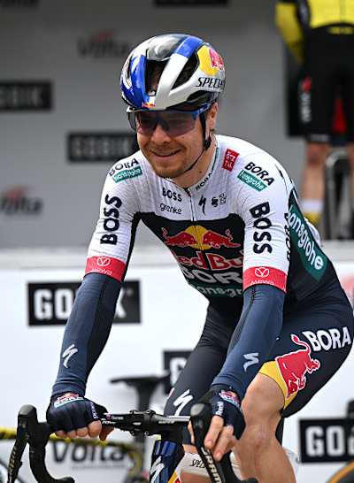 Lo sloveno Jan Tratnik del Team Red Bull- BORA - Hansgrohe prima della 104ª Volta Ciclista a Catalunya 202 