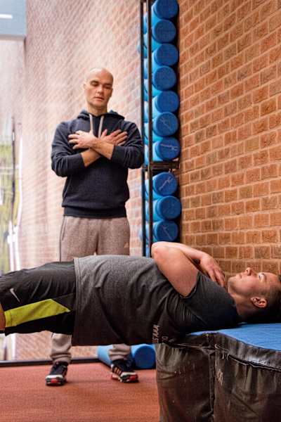 Alan Milway coaching Hip bridge