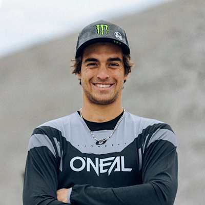 Retrato del rider Adolf Silva.