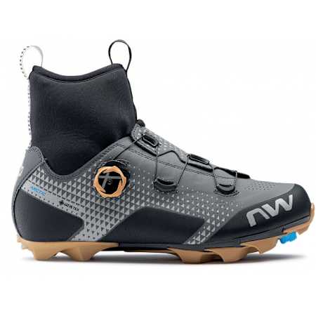 Les chaussures de VTT cross-country Northwave Celsius XC Arctic GTX ont été spécialement conçues pour les conditions froides, venteuses ou pluvieuses.