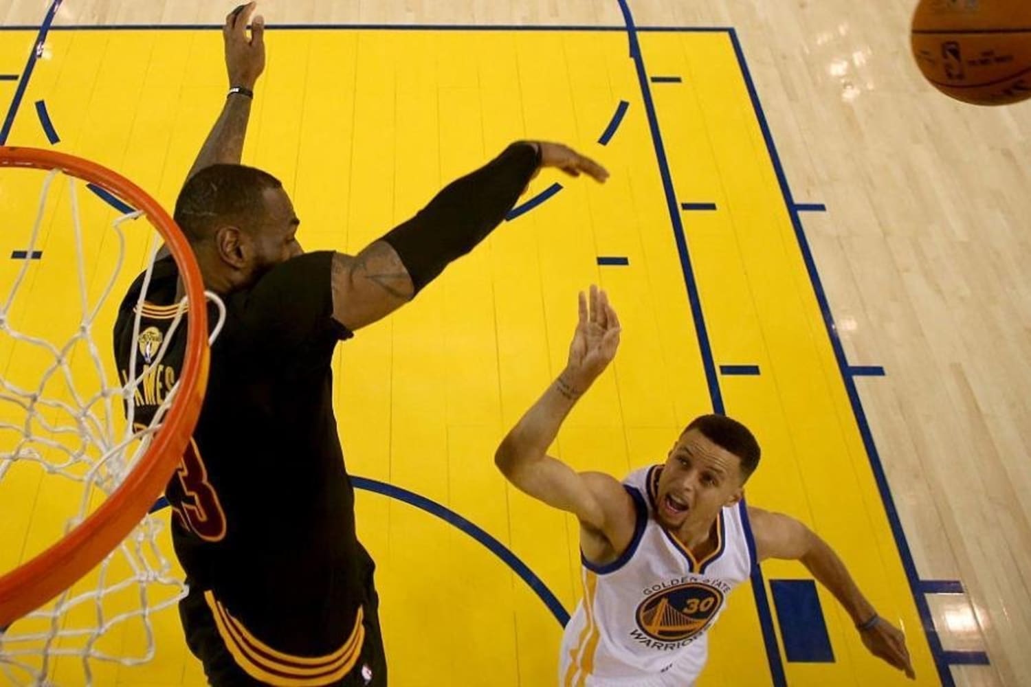 Cinco tocos sensacionais de LeBron James