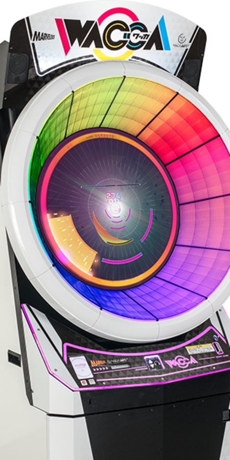 WACCA bietet rießige Touch-Flächen und einen runden Screen