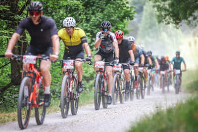 Teilnehmer des ASSA ABLOY Albstadt Bike Marathons 2025.